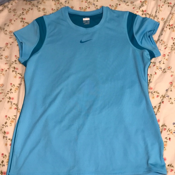 Nike Tops - Nike workout tee